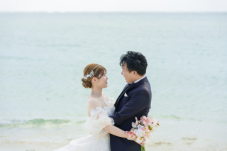 お持ち込みアイテムでお2人らしさを演出！笑顔溢れるウェディングフォト♡