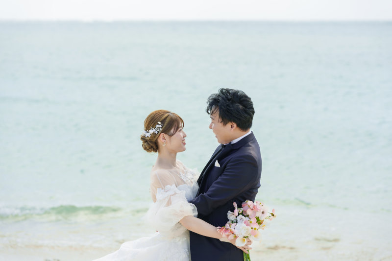 お持ち込みアイテムでお2人らしさを演出！笑顔溢れるウェディングフォト♡