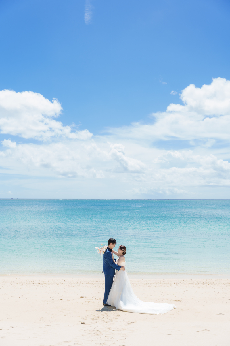 どこまでも高く澄んだ空。水平線へ向かって歩む未来