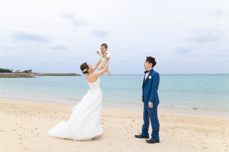 高く抱き上げて、笑顔がはじける