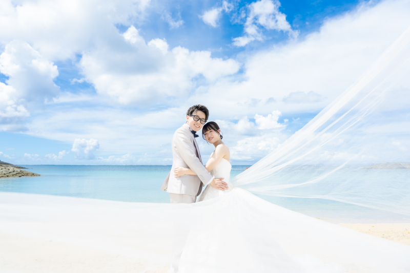 純白のベールと水平線へ続く、どこまでも蒼い世界。