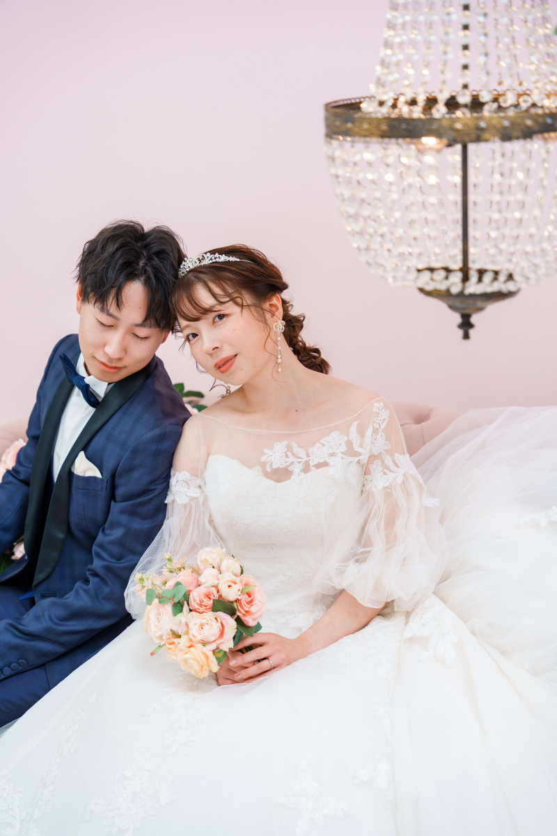 寄り添う距離感が心地よい自然体なふたりの一枚