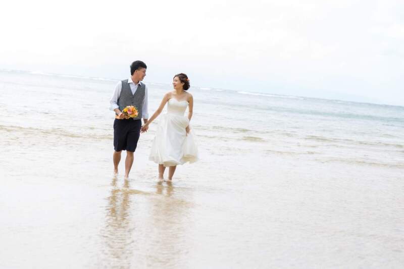 足元まで海を楽しんで