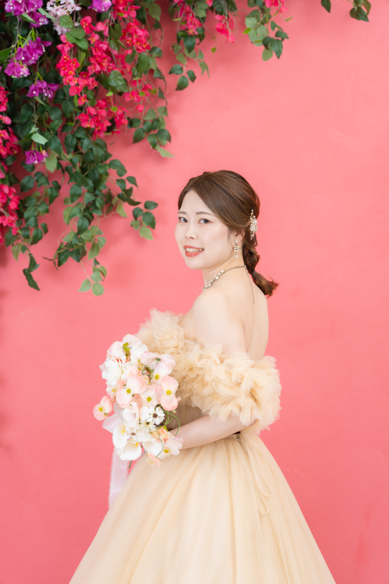 華やかなドレスが似合う!新婦様のソロカット