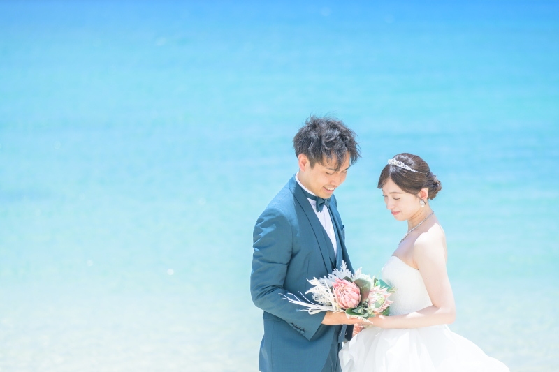 沖縄の海と緑とスタジオで描くお二人だけの特別な一日フォトウェディングストーリー