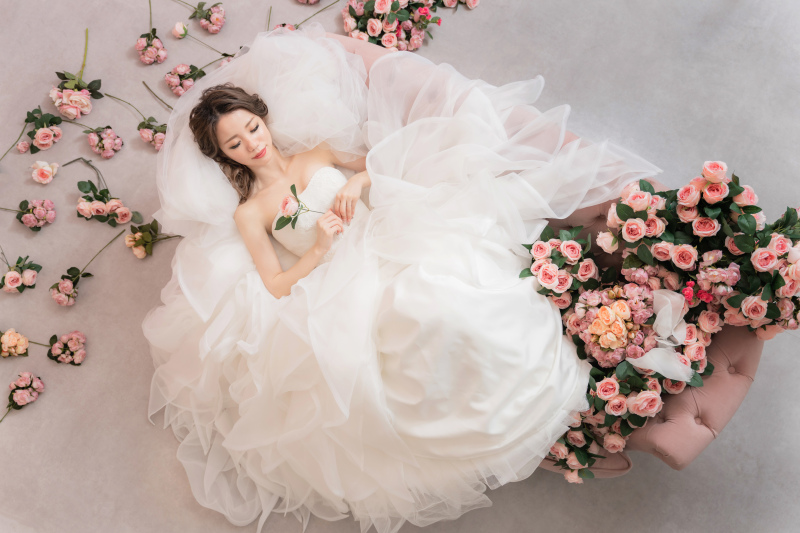 ソファに寝転んで・・