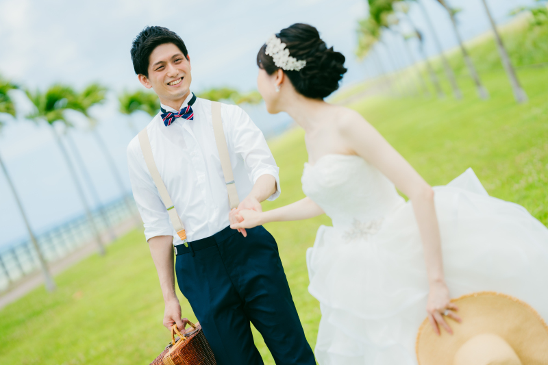 新婦様に手を引かれた新郎様♡