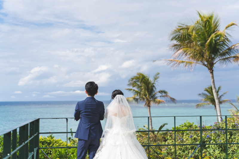 チャペル横は海が臨めるロケーション♪