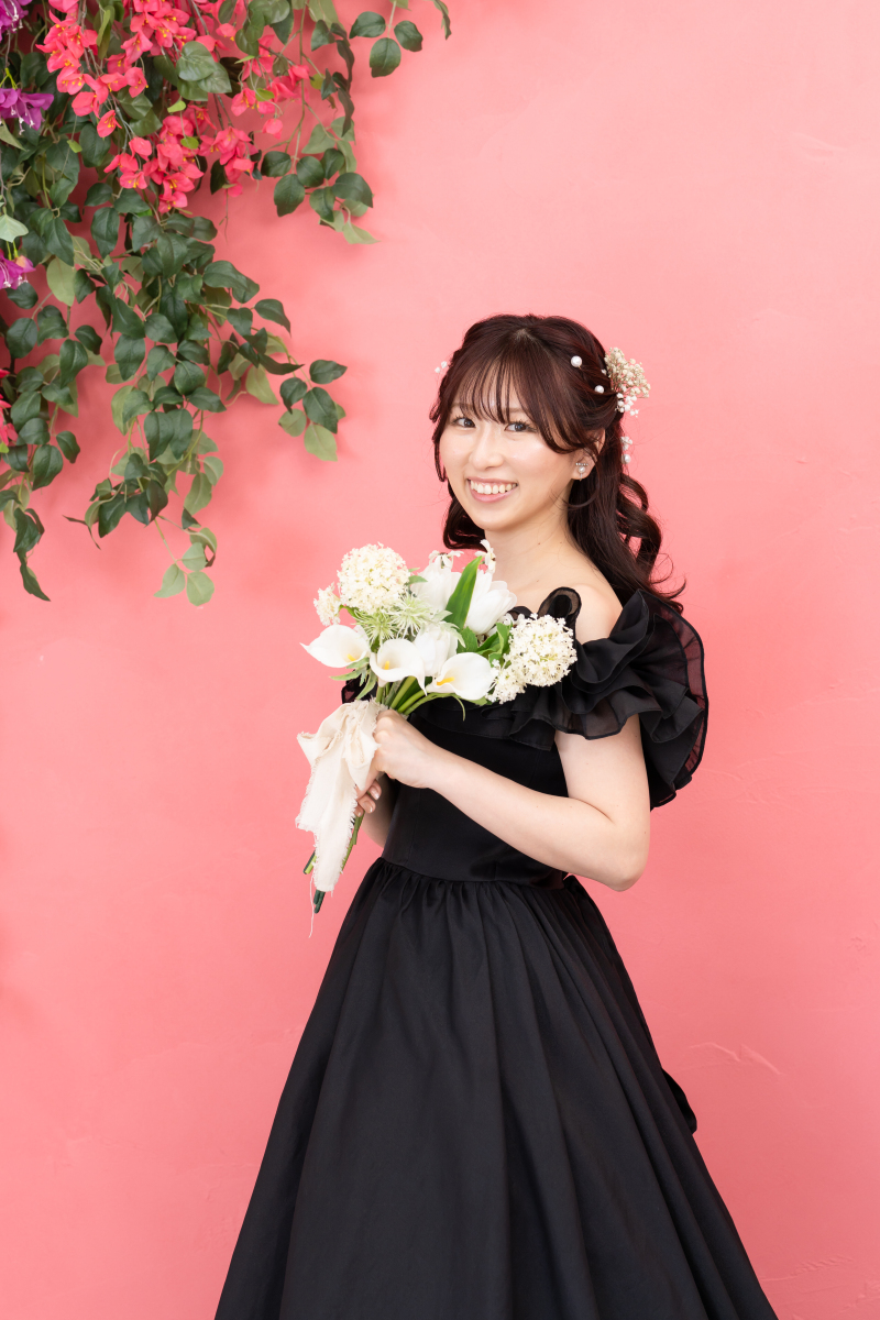 ドレスとヘアをチェンジして華やかなスタジオ撮影へ