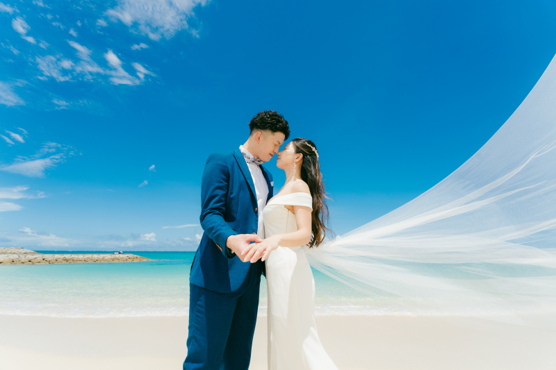 ビーチでのウェディングフォト