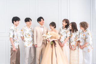家族みんなで楽しむ沖縄フォトウェディング♩おそろいのかりゆしで華やかフォト