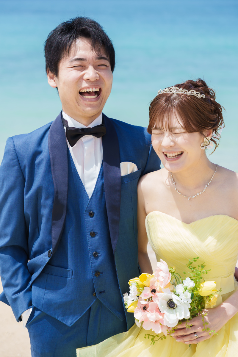 澄んだ海を前に響く笑い声。飾らないありのままの姿