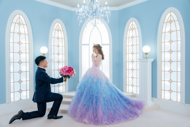 淡いブルーの空間での撮影♡