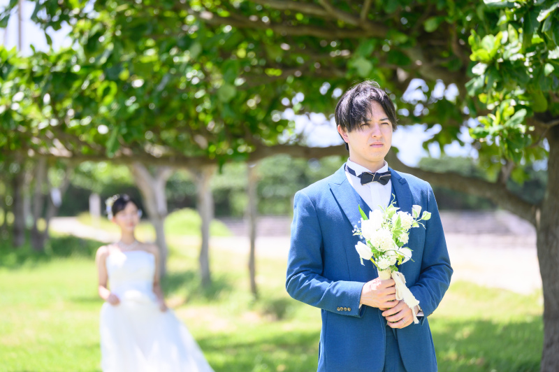 ドキドキの瞬間！新婦様の登場を待つ新郎様