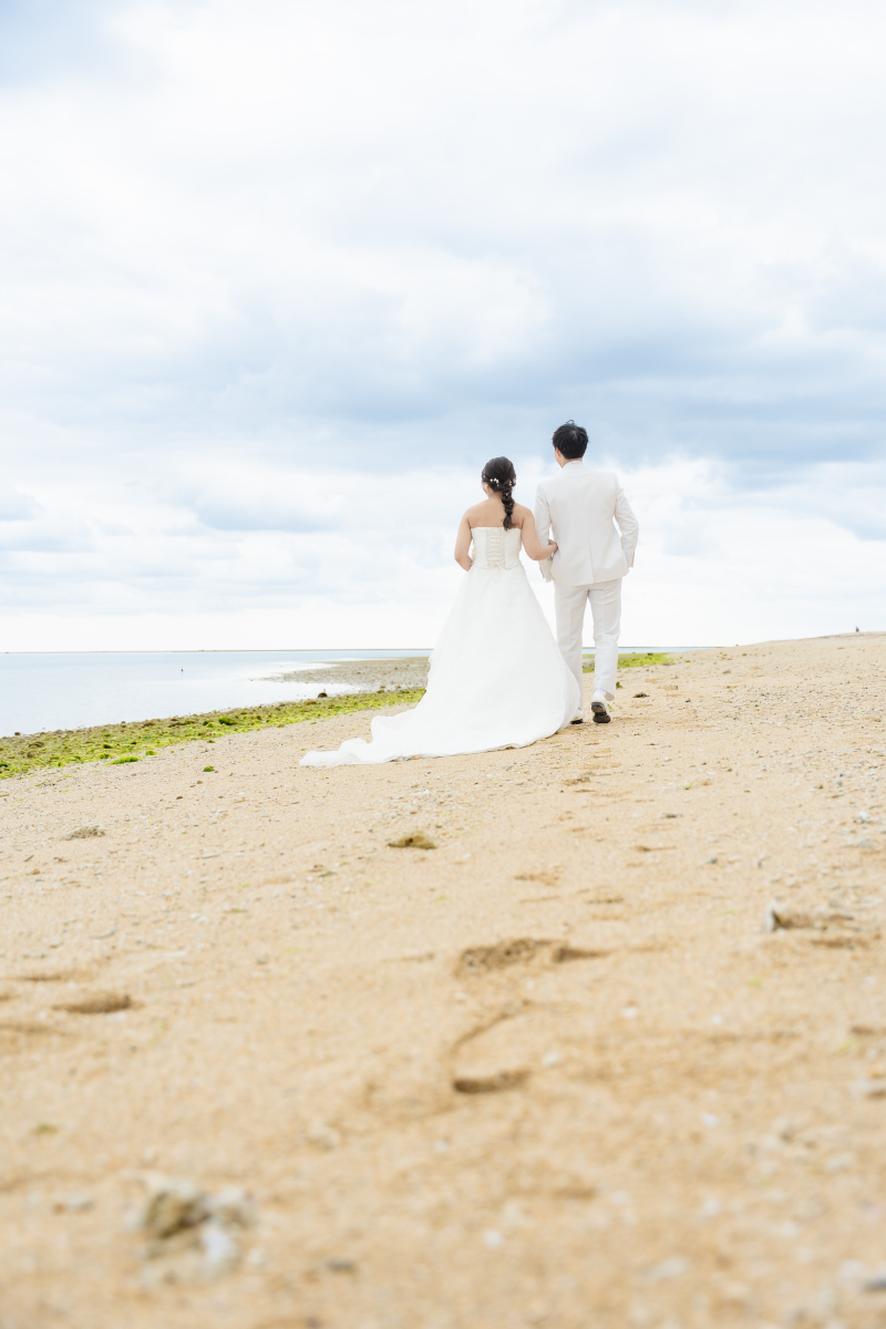 穏やかな潮騒に包まれて。果てしなく広がる白砂の路