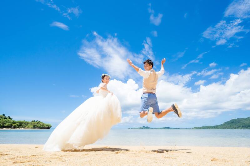 青い空に向かって