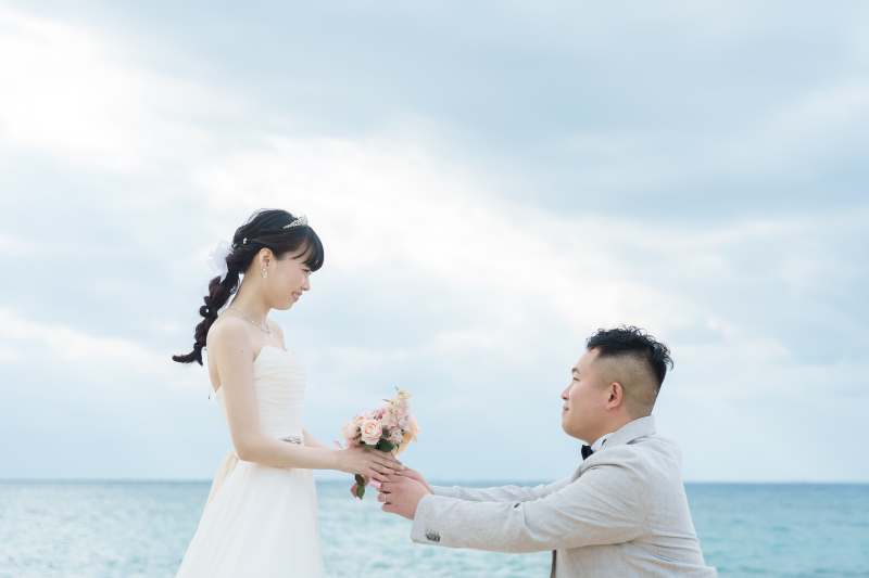 砂浜でのサプライズ？！♡感動のプロポーズショット