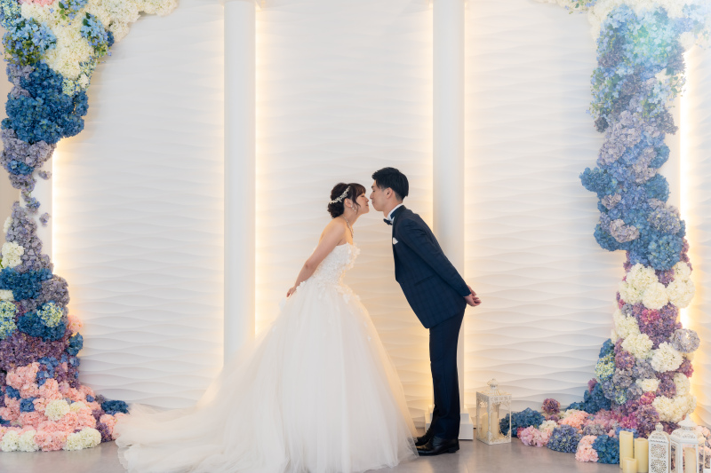 神殿のようなセットで可愛らしい写真をパシャリ♡