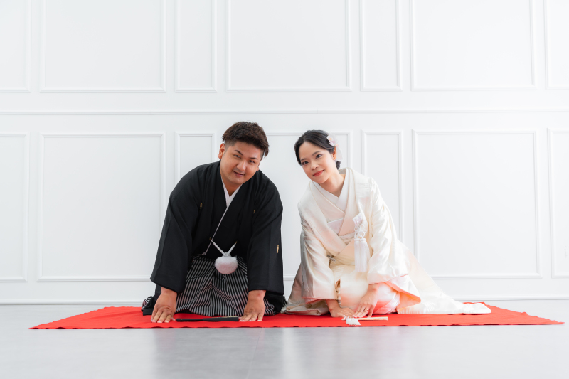 正座で結婚のご挨拶。和の心を伝える日本らしい一枚