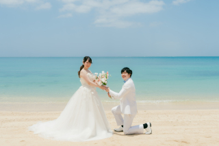 透き通る海でビーチフォト♡