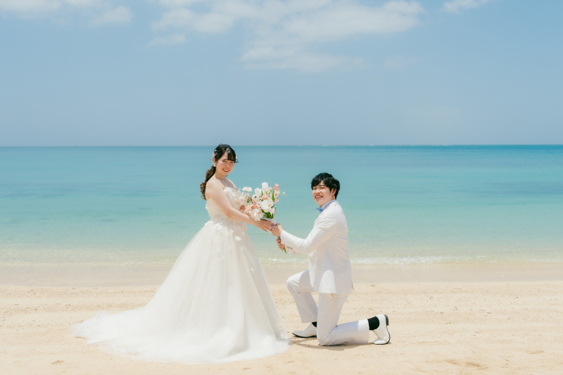 透き通る海でビーチフォト♡