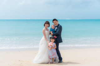 家族そろってビーチフォト♪