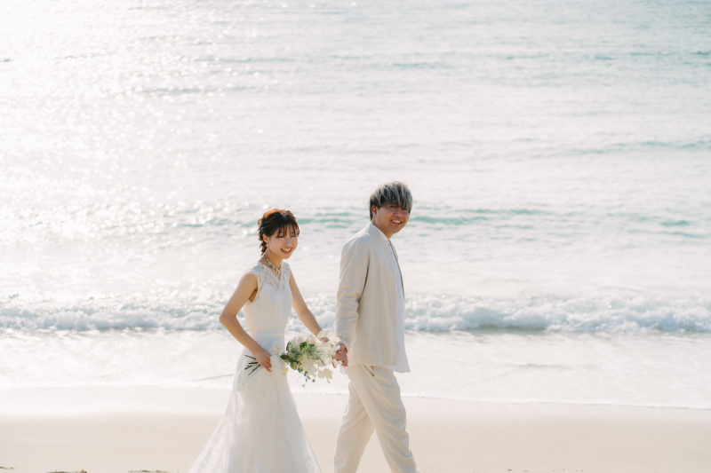 やさしい海風に包まれる大人の微笑み