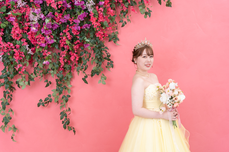 イエローのドレスにチェンジして華やかに