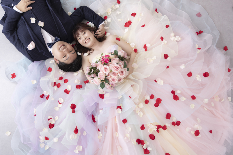 寝ころびショットでカメラ目線!