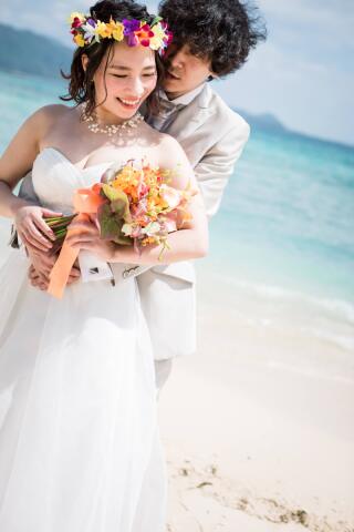 色鮮やかに映える