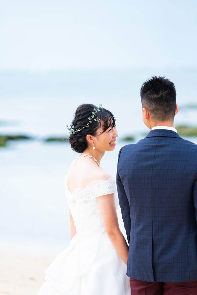 笑いかける表情