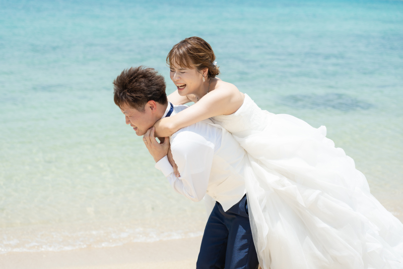 おんぶで弾ける満面の笑顔!無邪気で幸せなひととき