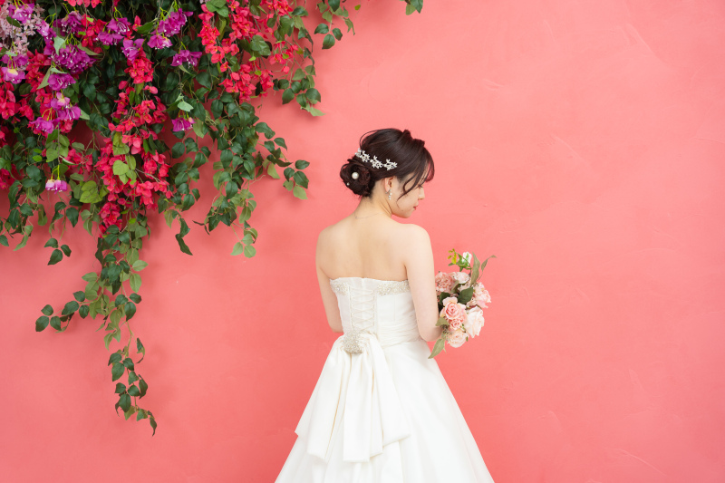 ドレスの美しいディテールが際立つバックショット！