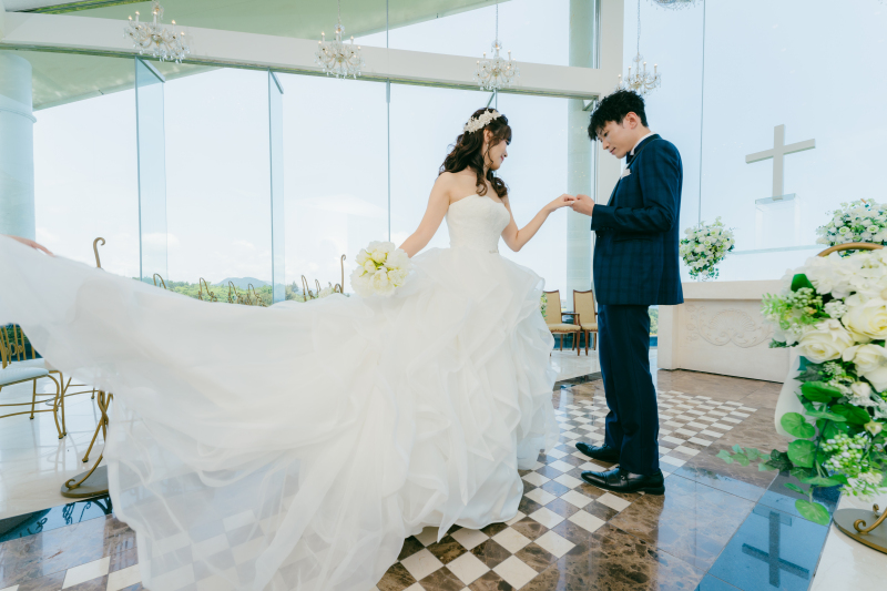 ドレスが広がる上品なショット♡