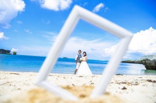 青い空と沖縄の太陽を味方に！元気いっぱい撮影することができました！