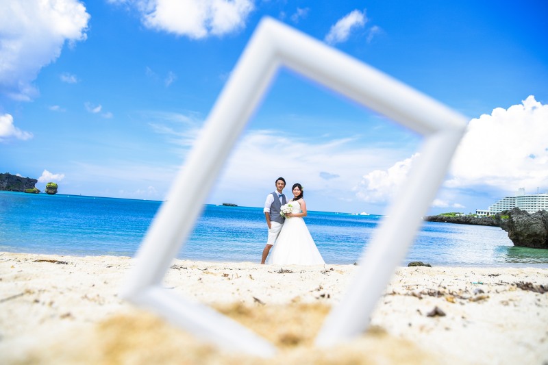 青い空と沖縄の太陽を味方に！元気いっぱい撮影することができました！