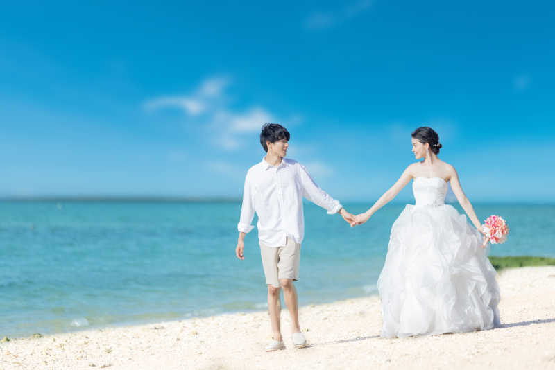 青い空!青い海!といえば沖縄!!せっかく沖縄で撮影するならビーチ撮影も欠かせません♪沖縄の海を目の前にすると、撮影を忘れて見とれてしまうほど♡海を見る度、沖縄での撮影を思い出すこと間違いなし☆
