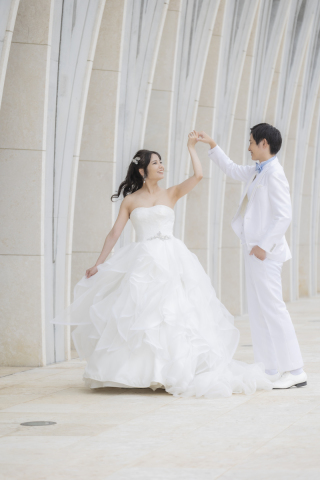 国立劇場で１枚！ひらりと舞う新婦さん、エスコートバッチリな新郎さんの美しいショットです^^