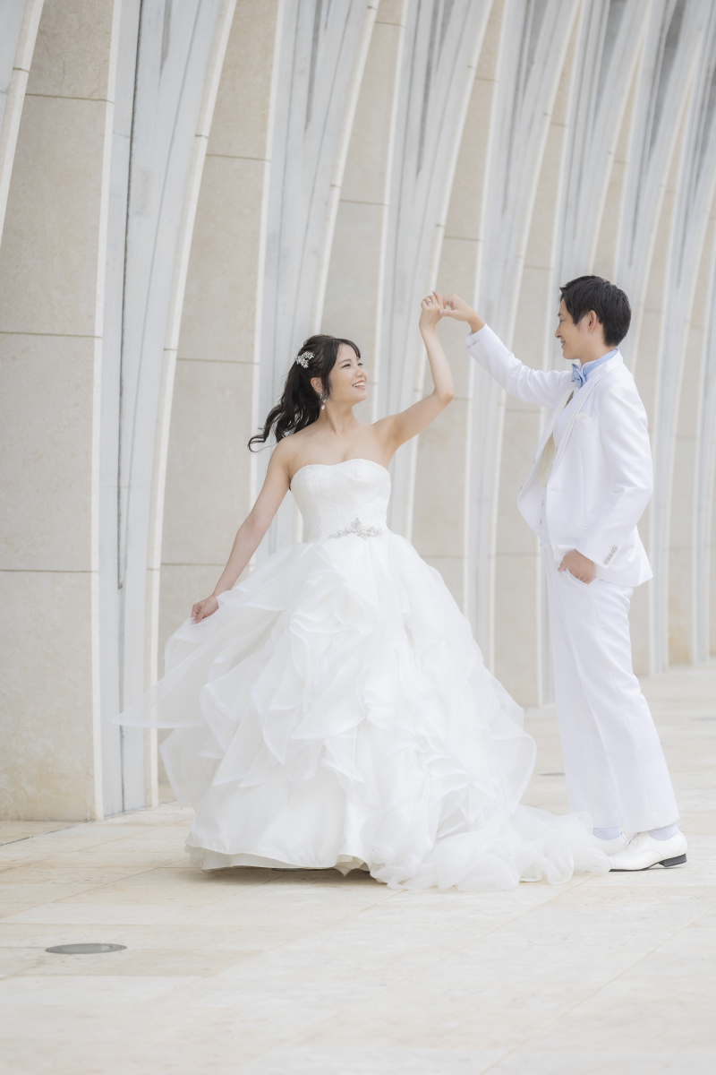 国立劇場で１枚！
ひらりと舞う新婦さん、エスコートバッチリな新郎さんの
美しいショットです^^