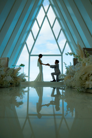 シンデレラの世界のようなプロポーズフォト♡リングケースなどおふたりの小物を活かした撮影もご提案します♪