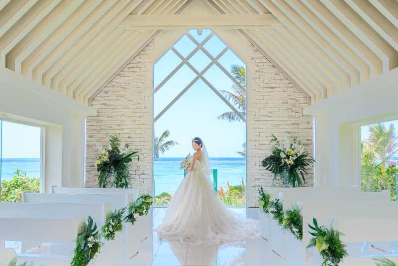 ドレス2着&データ増量中！ムーンチャペル＋ビーチプラン＋スタジオ撮影特典【10月末までのご成約で7大特典プレゼント】