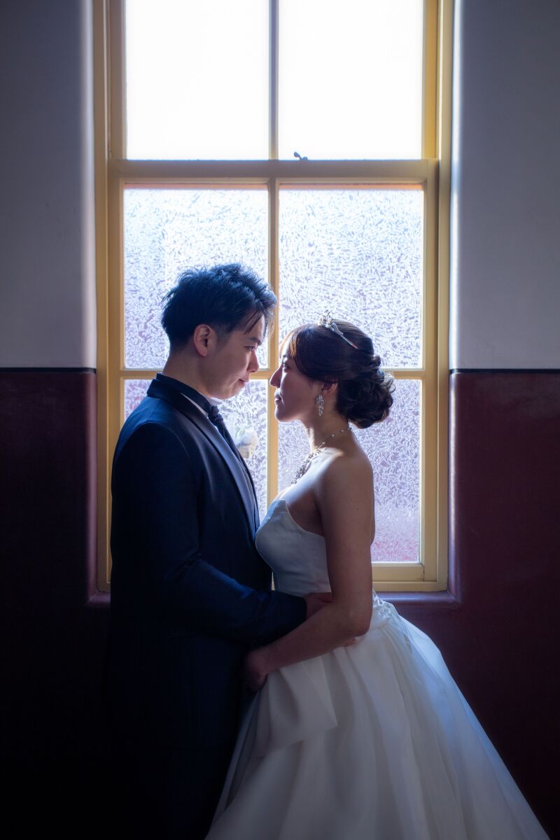 窓から差し込む光が