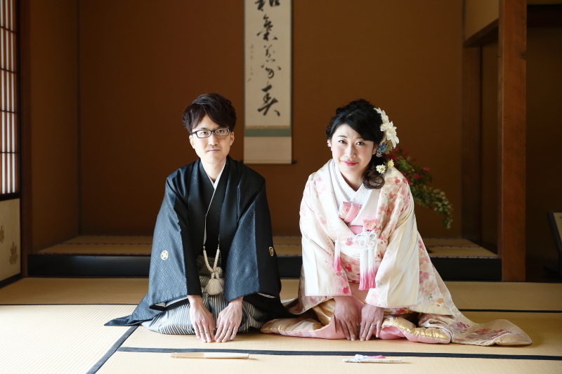 「いらっしゃいませ♪」正座お辞儀ポーズ！