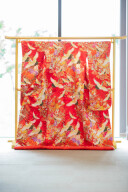 赤地流水牡丹に鶴