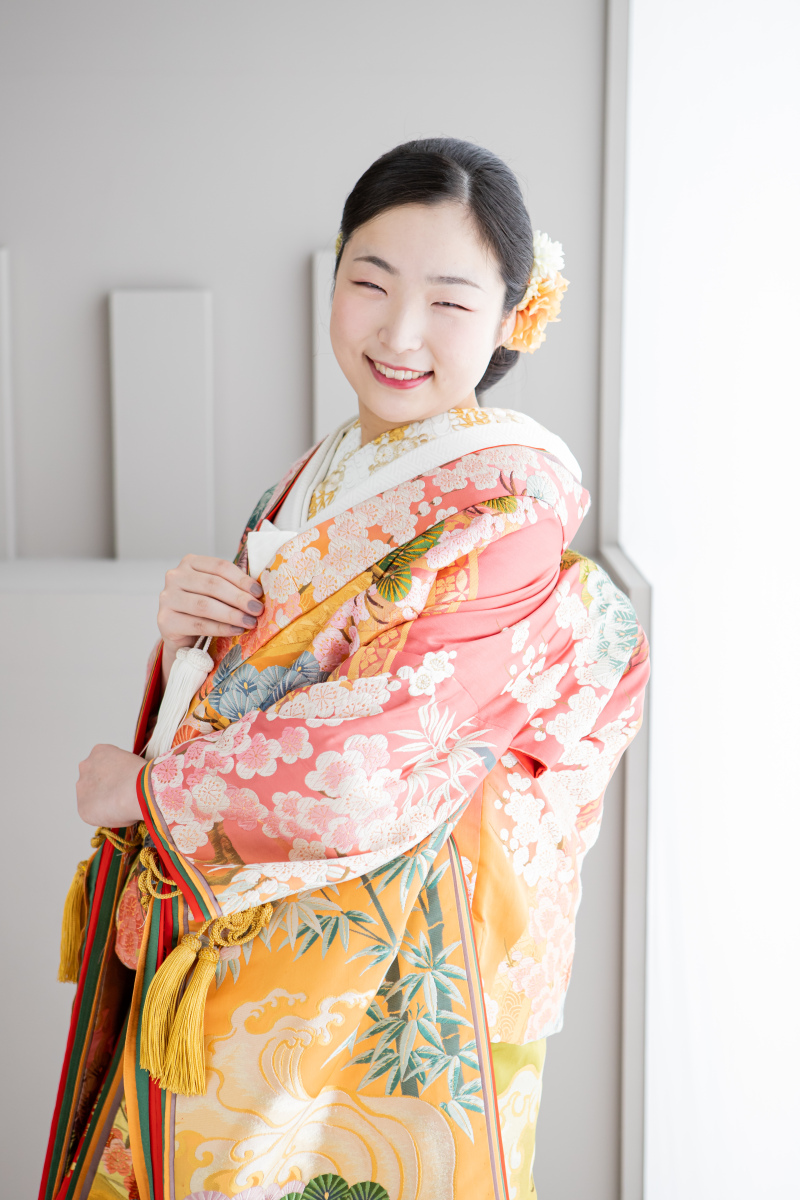 やさしい色味の色打掛にお着替え