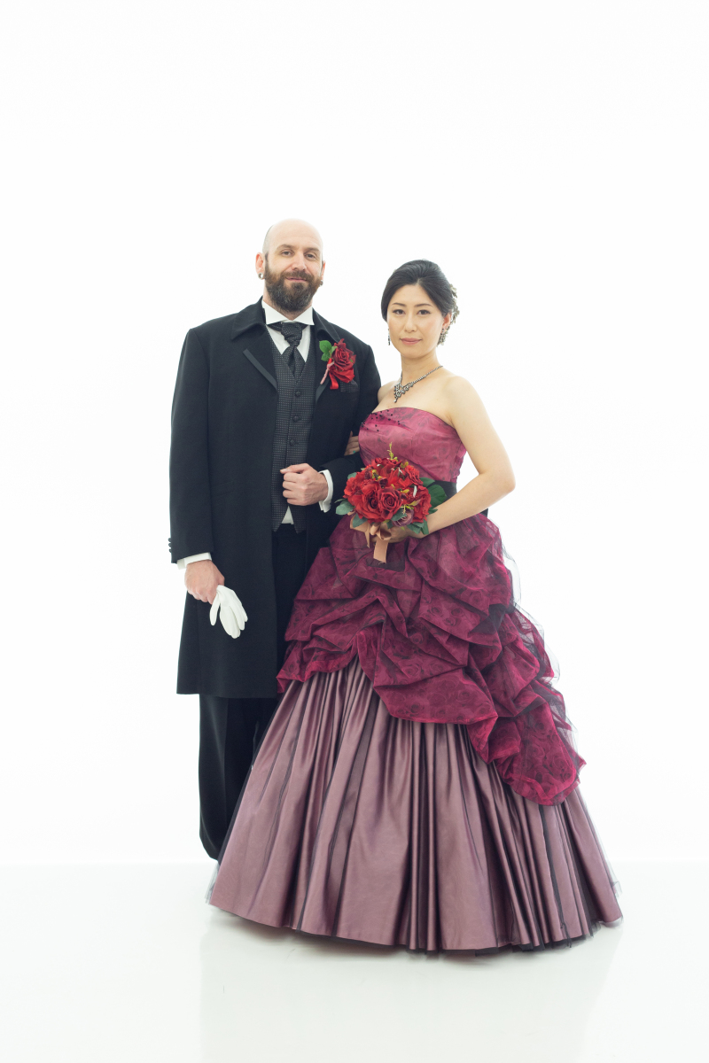 ご新婦様はカラードレスにお色直し