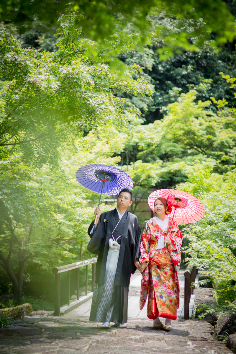 向こうから歩いてくるお二人