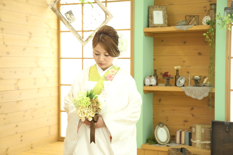 グリーンいっぱいのラウンド型ワイルドブーケ♡