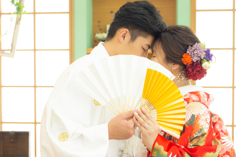 扇子を使用して