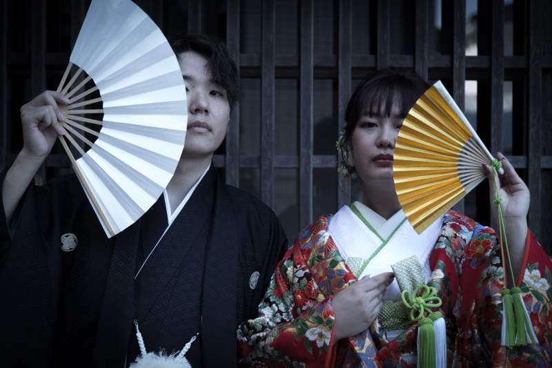 扇子でカッコよく